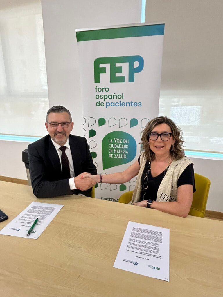 El Foro Español de Pacientes y la Asociación Española de Vacunología firman un convenio de colaboración 5 Firma Convenio FEP y AEV 1 3