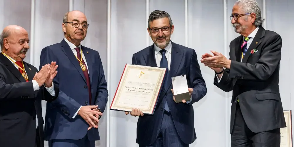 Premio Compromiso Social ICOMA a Andoni Lorenzo, presidente del Foro Español de Pacientes